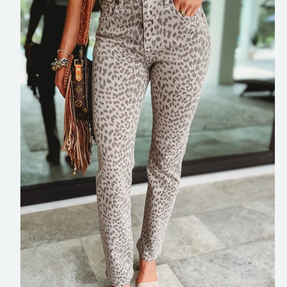 Vigoss Gray Leopard Straight Leg Jeans